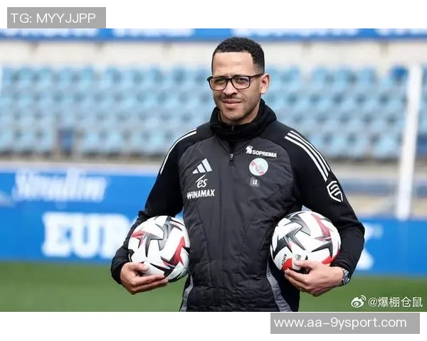 天空报道罗塞尼尔周三现场观战切尔西比赛随后接任球队主帅职位 天空报道罗塞尼尔周三现场观战切尔西比赛随后接任球队主帅职位