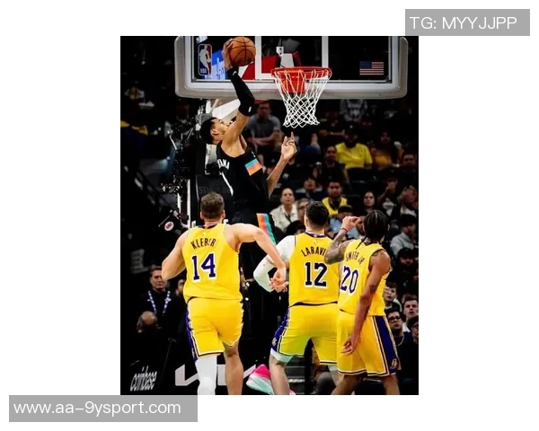 湖人期待詹姆斯在对阵马刺的比赛中强势复出缓解坐骨神经痛困扰