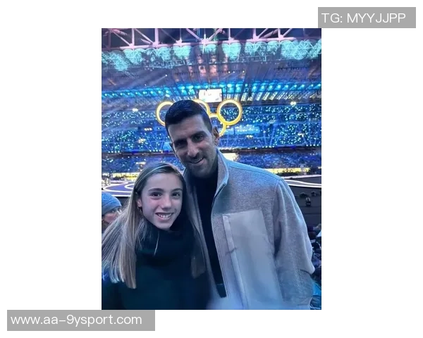 德约与C罗亲密互动造访网球中心互赠球衣与球拍