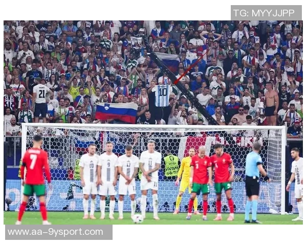 C罗单刀挑射被扑裁判判越位引发争议球迷热议比赛判罚