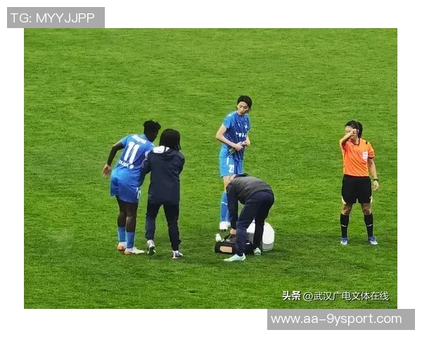 武汉女足外援奥乌苏错失绝佳机会踢中边网令人扼腕叹息